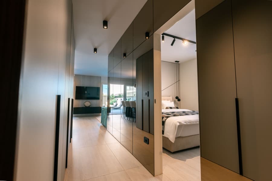 Interior hallway of the 75 m² apartment