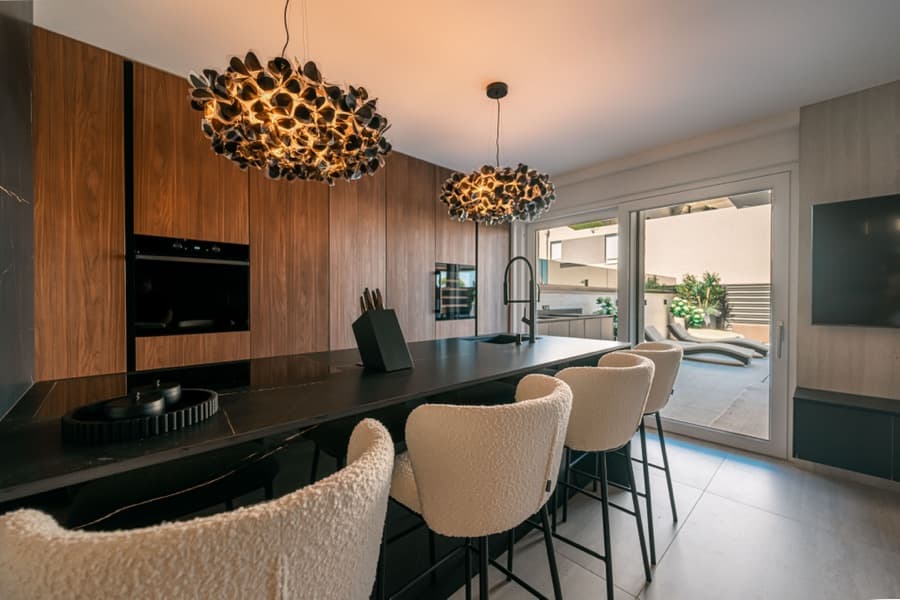 Fully equipped kitchen and bathroom